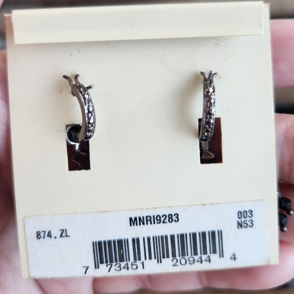 NEW! Monet Elegant Chandelier Earrings - Picture 3 of 8